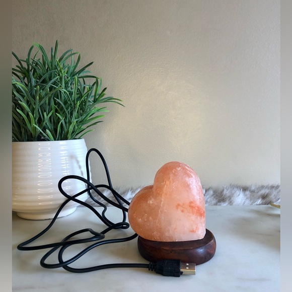 NWOT Heart Shaped Himalayan Salt Lamp - Picture 6 of 6
